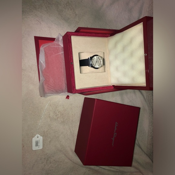 White Salvatore Ferragamo Leather Watch - Picture 1 of 2
